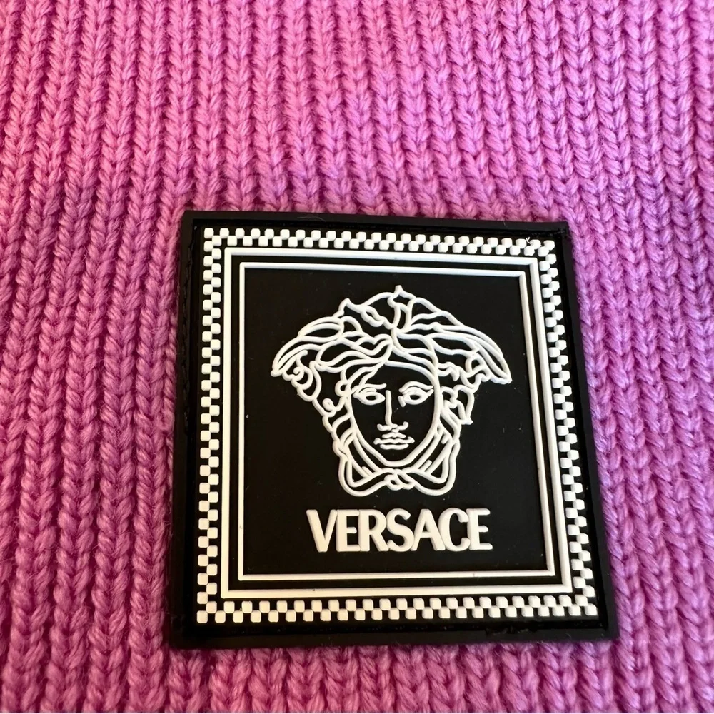 Authentic New Versace Medusa Wool Ribbed Knit Lilac Scarf